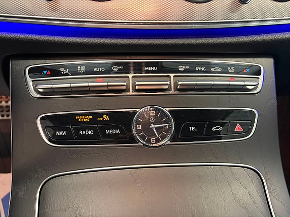 Mercedes-Benz E200 28 of 30
