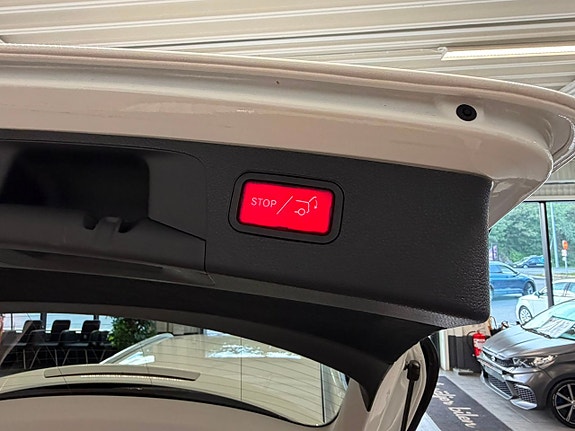 Mercedes-Benz E200 10 of 30