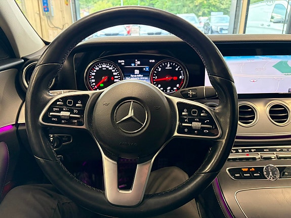 Mercedes-Benz E200 23 of 30