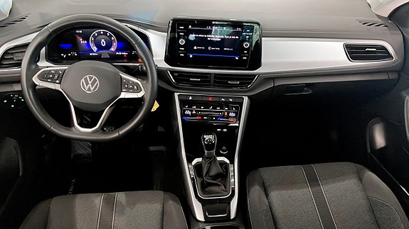 Volkswagen T-Roc 10 of 14