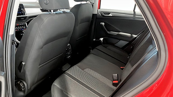 Volkswagen T-Roc 11 of 14