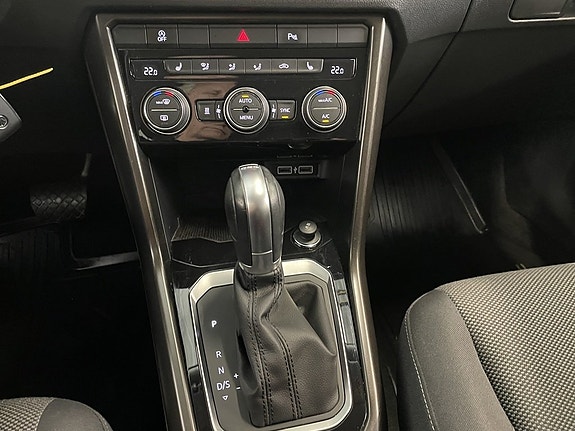 Volkswagen T-Roc 16 of 23