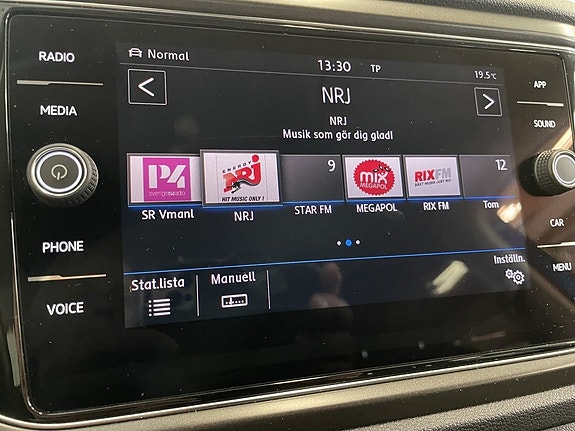 Volkswagen T-Roc 18 of 23