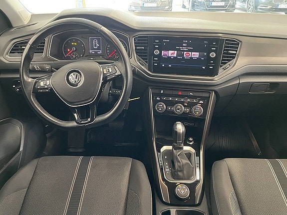 Volkswagen T-Roc 10 of 23