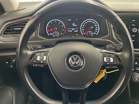 Volkswagen T-Roc 11 of 23