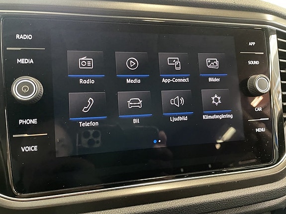 Volkswagen T-Roc 17 of 23