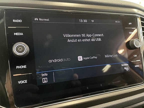 Volkswagen T-Roc 19 of 23