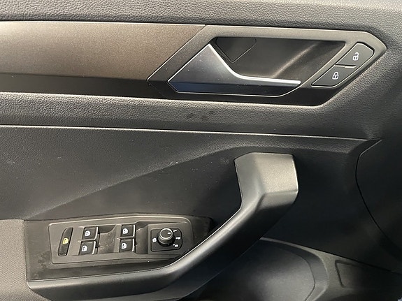 Volkswagen T-Roc 15 of 23