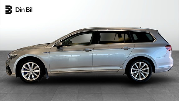Volkswagen Passat 2 of 18