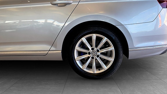 Volkswagen Passat 6 of 18