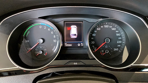 Volkswagen Passat 16 of 18