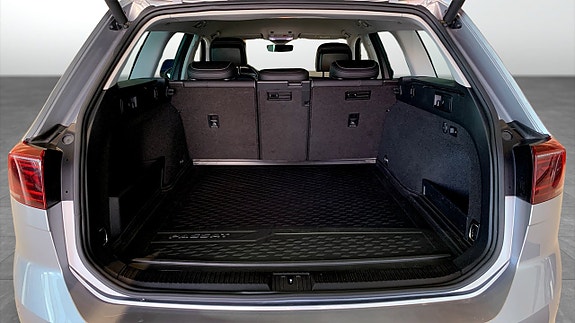 Volkswagen Passat 13 of 18