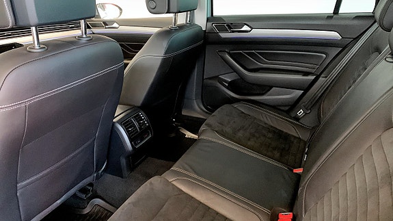 Volkswagen Passat 12 of 18