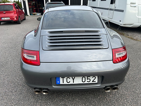 Porsche 911 Carrera 5 of 7
