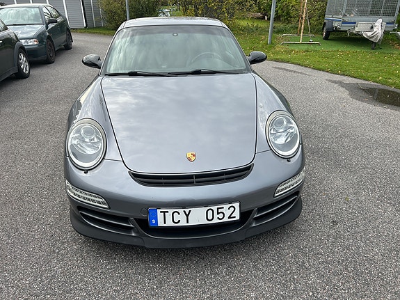 Porsche 911 Carrera 4 of 7