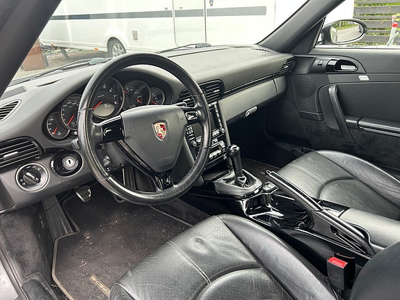 Porsche 911 Carrera 3 of 7