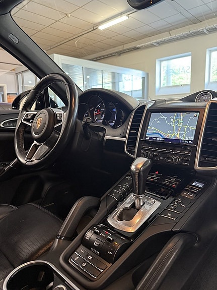 Porsche Cayenne 17 of 22