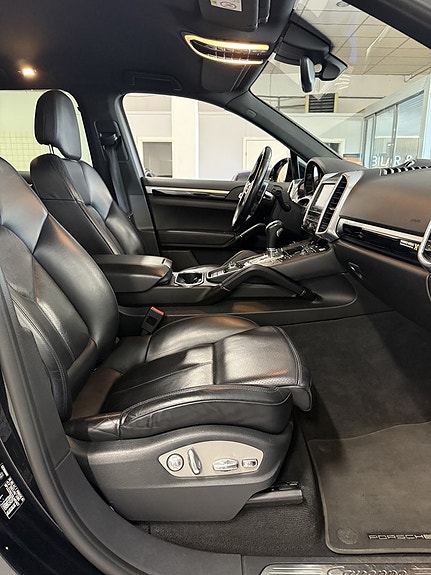 Porsche Cayenne 19 of 22