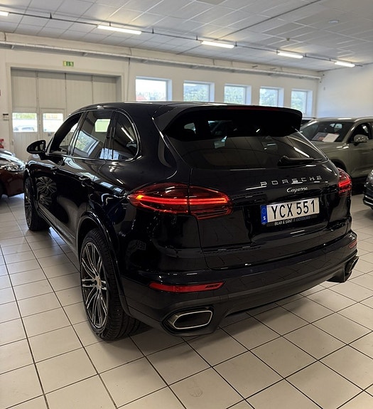 Porsche Cayenne 5 of 22