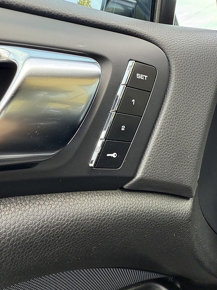 Porsche Cayenne 8 of 22