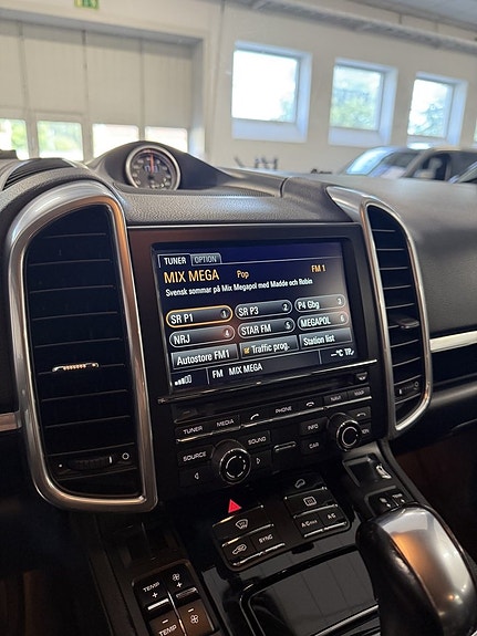 Porsche Cayenne 12 of 22