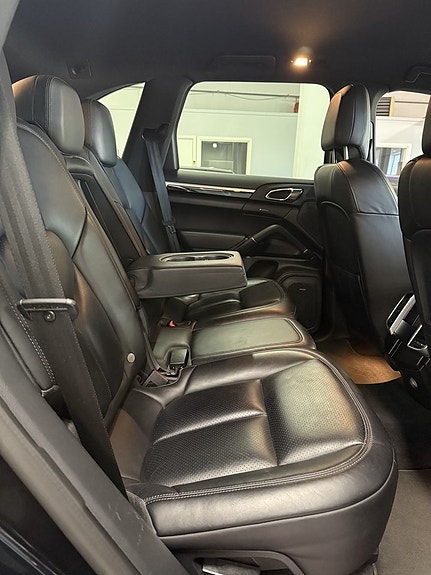 Porsche Cayenne 21 of 22