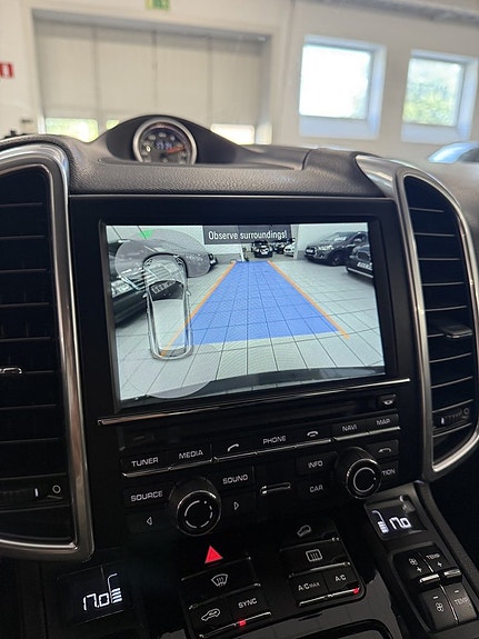 Porsche Cayenne 13 of 22