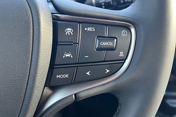 Lexus UX300h 20 of 24