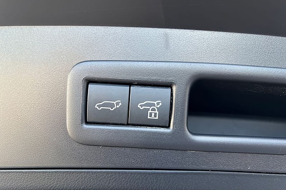 Lexus UX300h 19 of 24