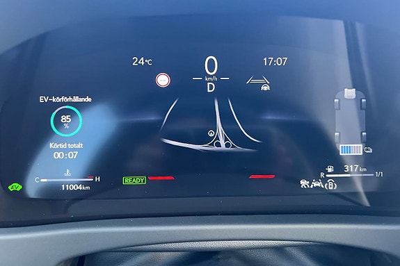 Lexus UX300h 14 of 24