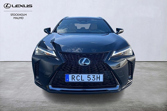 Lexus UX300h 5 of 24