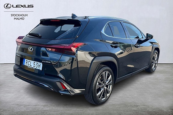 Lexus UX300h 17 of 24