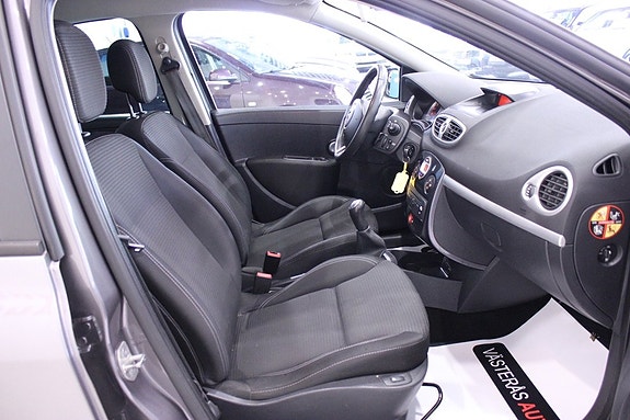 Renault Clio 18 of 27