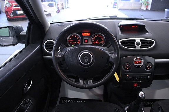 Renault Clio 15 of 27