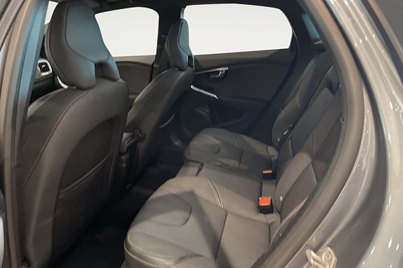 Volvo V40 Cross Country 7 of 10