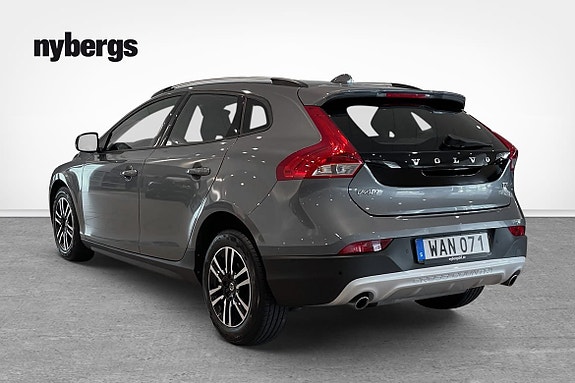 Volvo V40 Cross Country 3 of 10