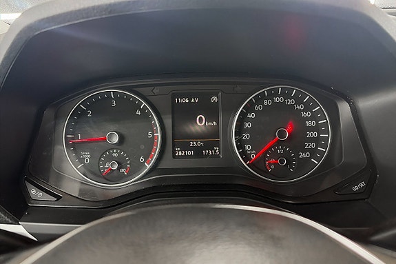 Volkswagen Amarok 14 of 21