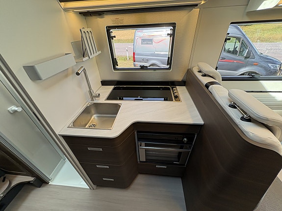 Adria MATRIX SUPREME 670 SL - Fiat MultiJet3 180HP (131 kW) HD 44H 10 of 19