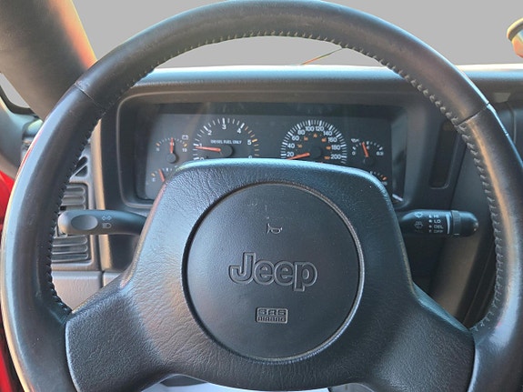 Jeep Cherokee 10 of 16