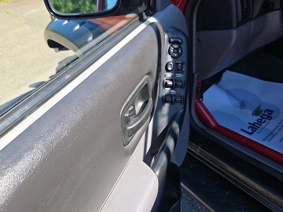 Jeep Cherokee 12 of 16