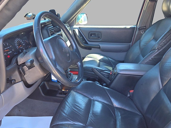 Jeep Cherokee 9 of 16