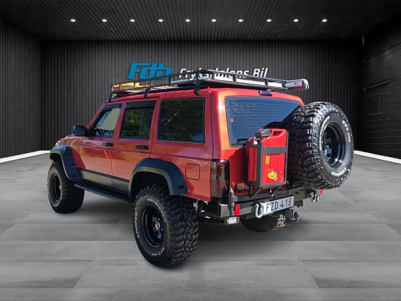 Jeep Cherokee 3 of 16