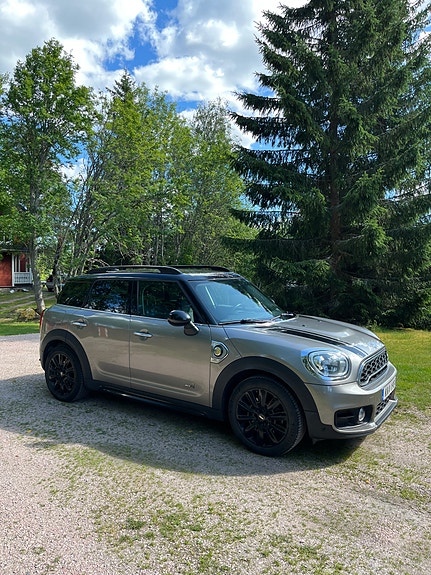 MINI Countryman Cooper SE 2 of 9