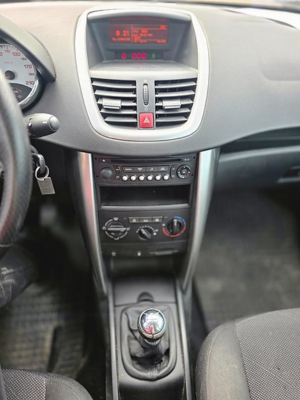Peugeot 207 10 of 12