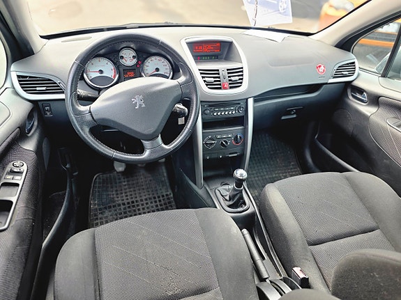 Peugeot 207 9 of 12