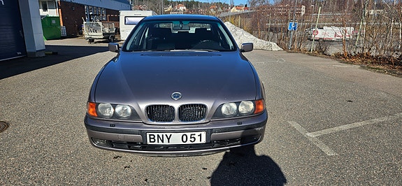 BMW 528i 5 of 6