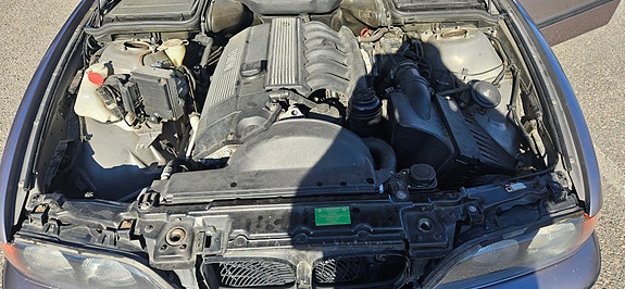 BMW 528i 6 of 6