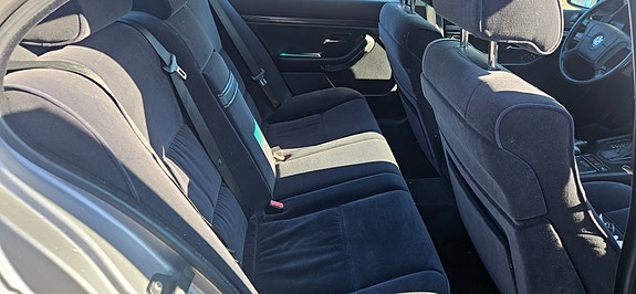 BMW 528i 4 of 6