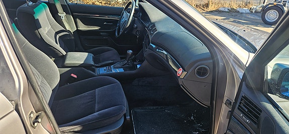 BMW 528i 3 of 6