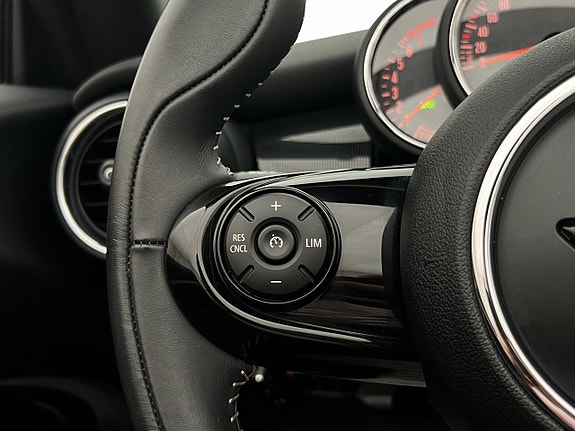 MINI Cooper 18 of 30